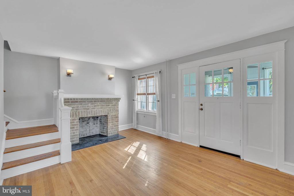 40 South Llanwellyn Avenue, Glenolden, PA 19036