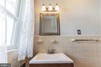 40 South Llanwellyn Avenue, Glenolden, PA 19036