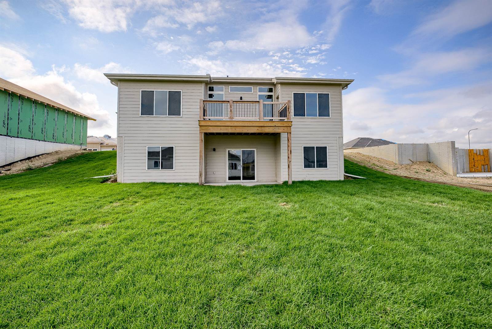 21144 Hartman Avenue, Elkhorn, NE 68022