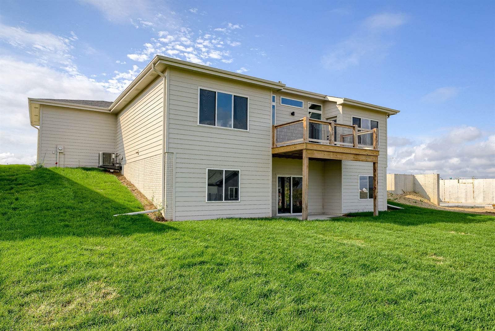 21144 Hartman Avenue, Elkhorn, NE 68022