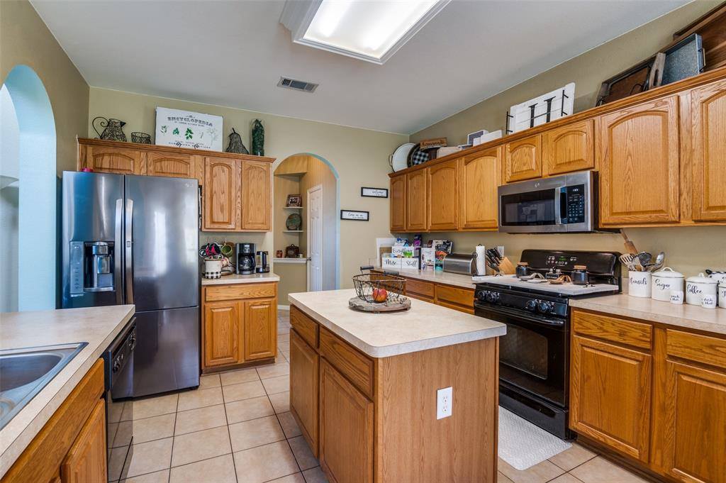 207 Moses Drive, Glenn Heights, TX 75154