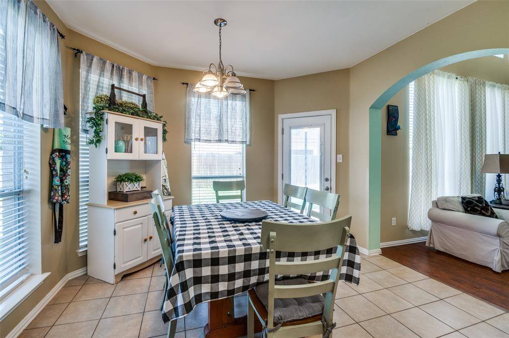 207 Moses Drive, Glenn Heights, TX 75154