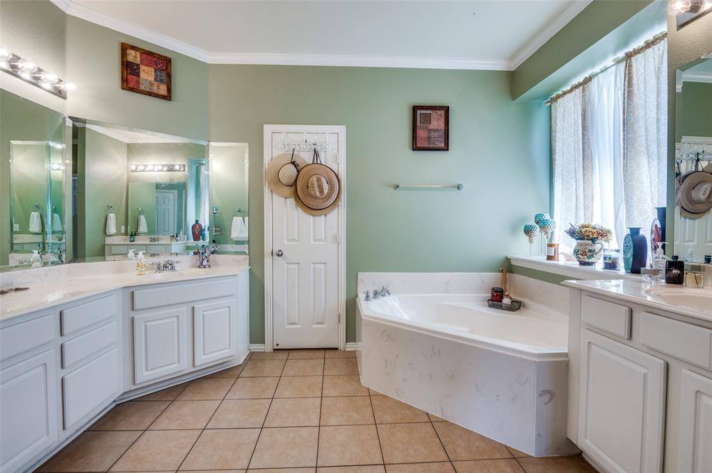 207 Moses Drive, Glenn Heights, TX 75154