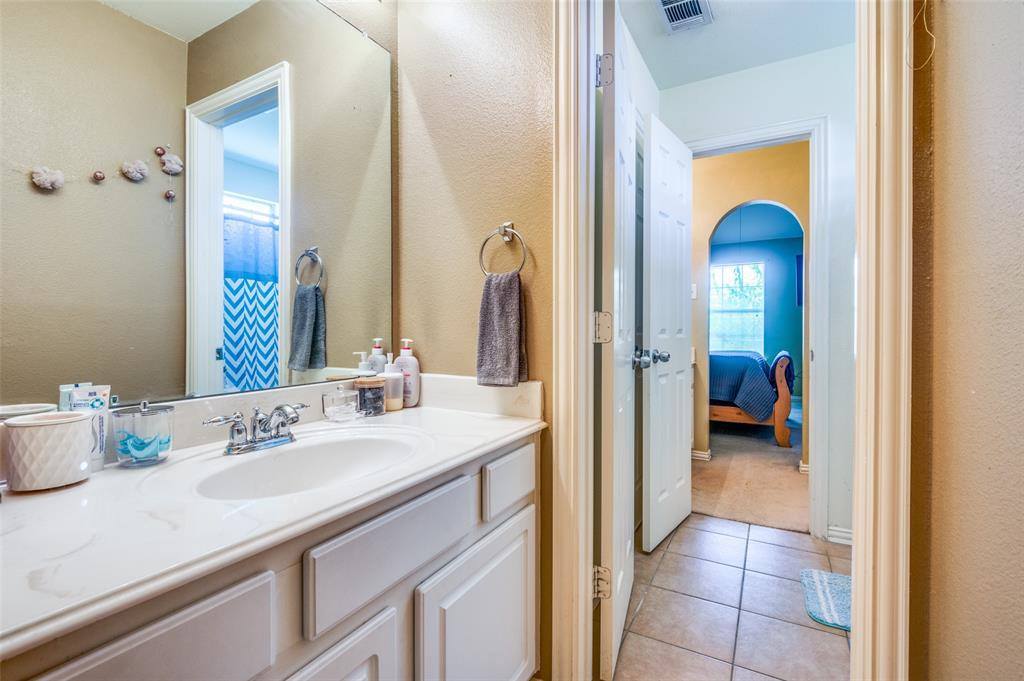 207 Moses Drive, Glenn Heights, TX 75154