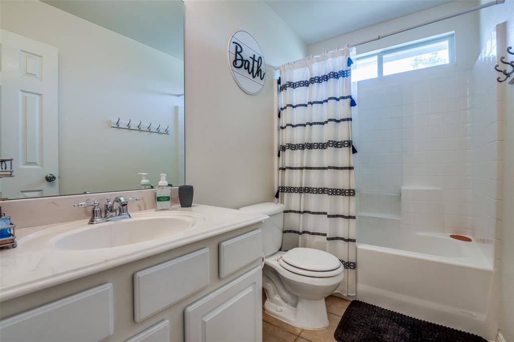 207 Moses Drive, Glenn Heights, TX 75154