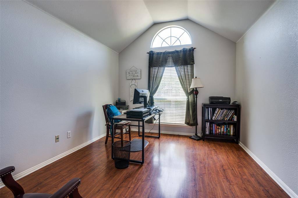 207 Moses Drive, Glenn Heights, TX 75154