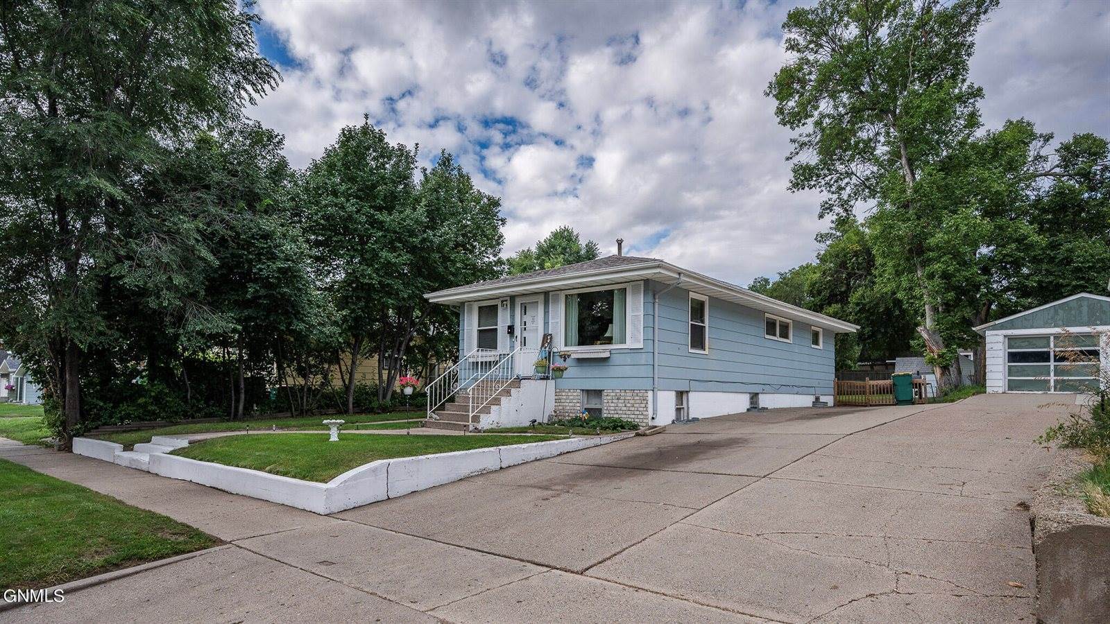 704 N 18th Street, Bismarck, ND 58501