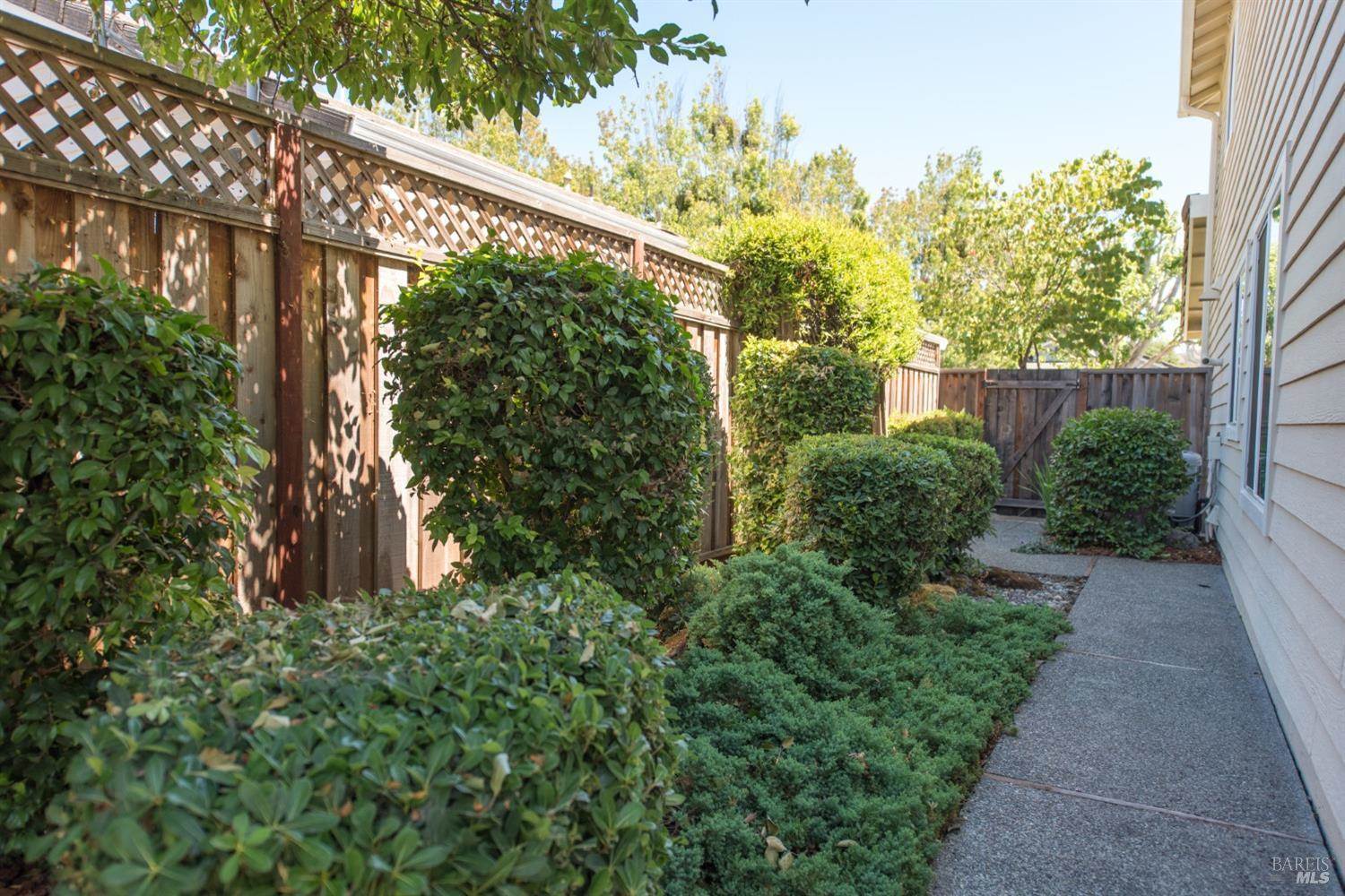 2105 Fairfax Place, Santa Rosa, CA 95404