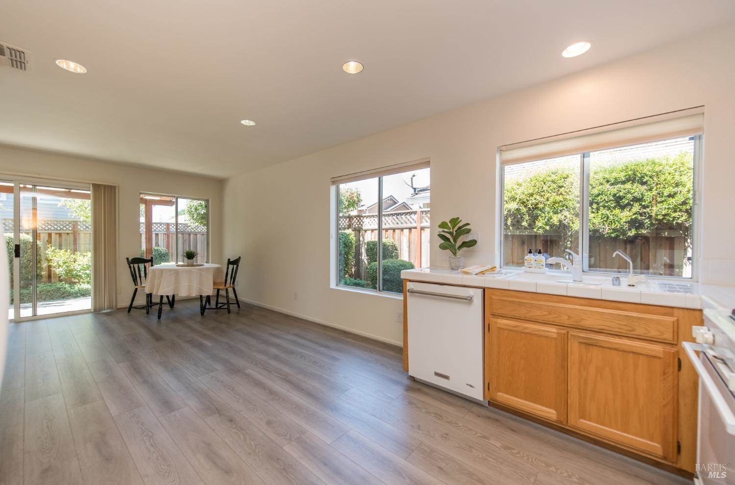 2105 Fairfax Place, Santa Rosa, CA 95404