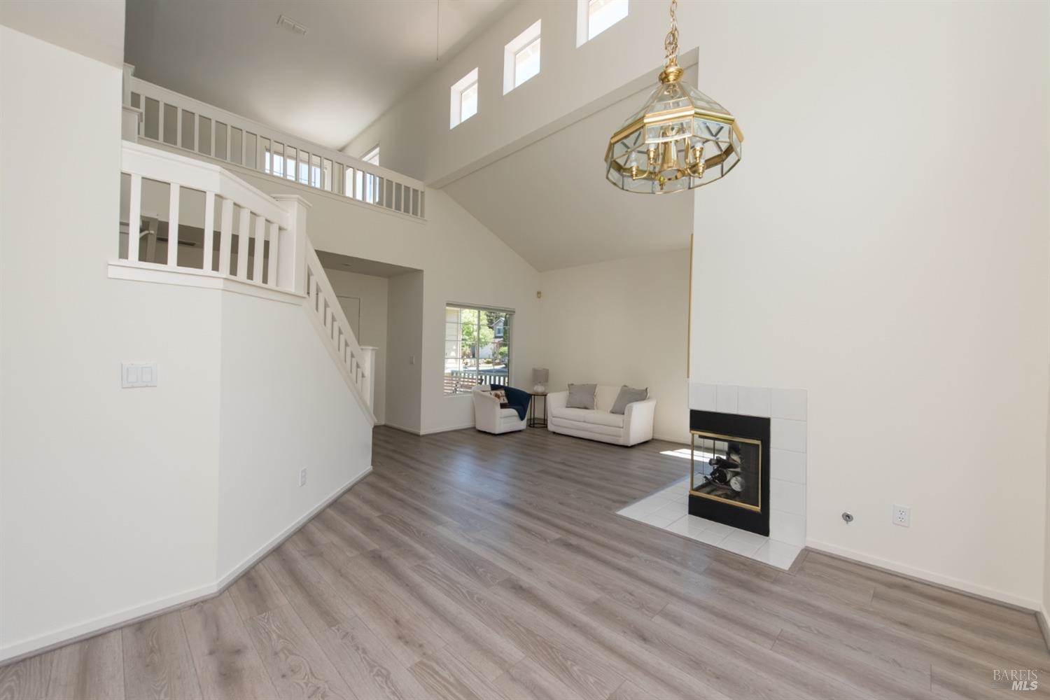 2105 Fairfax Place, Santa Rosa, CA 95404