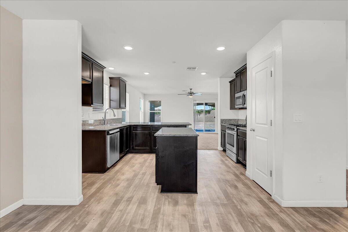 1712 North Arroyo, Visalia, CA 93292