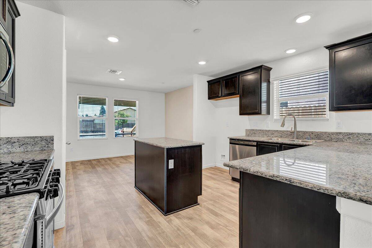 1712 North Arroyo, Visalia, CA 93292