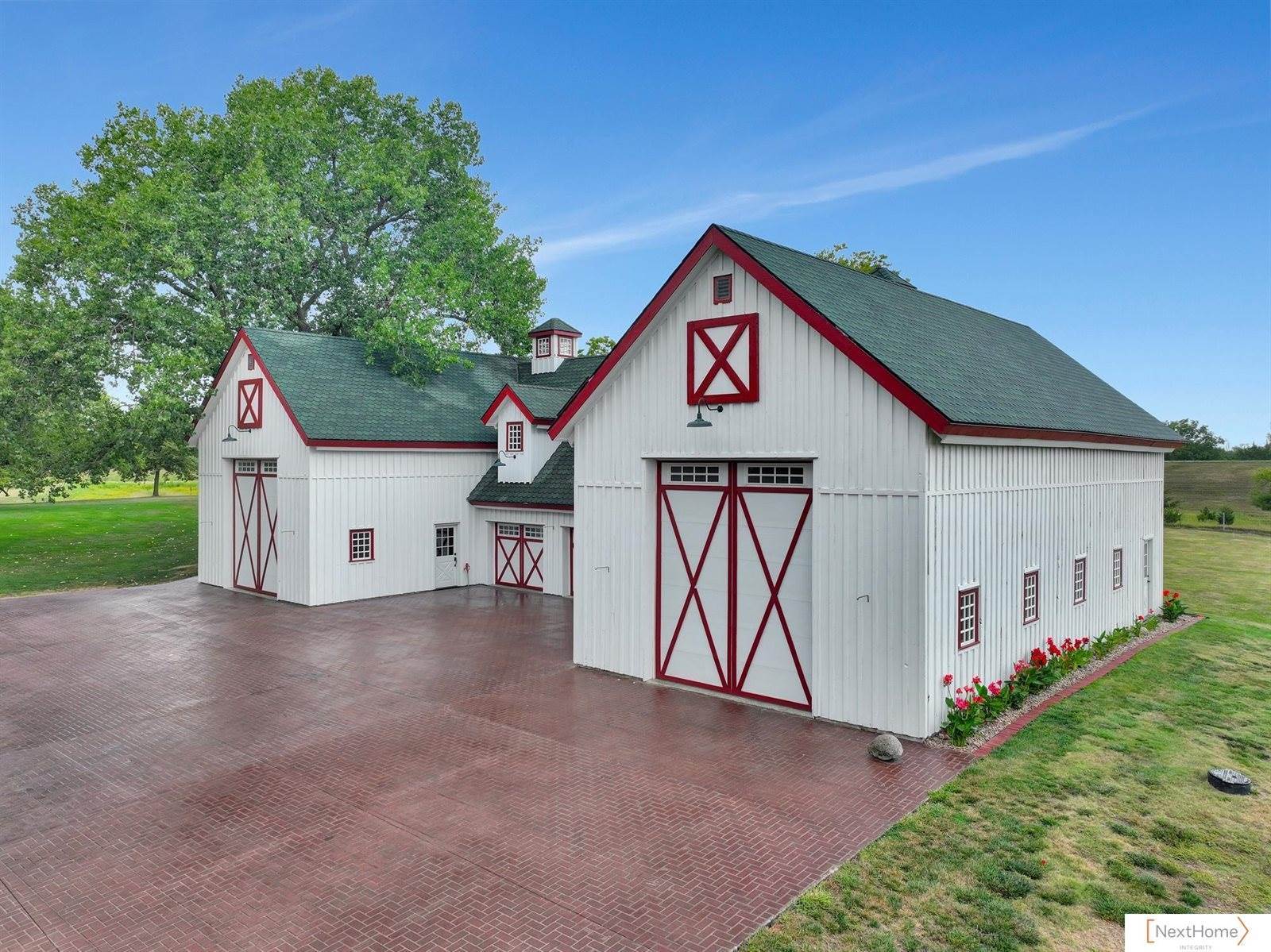 10000 Wagon Train Road, Hickman, NE 68372