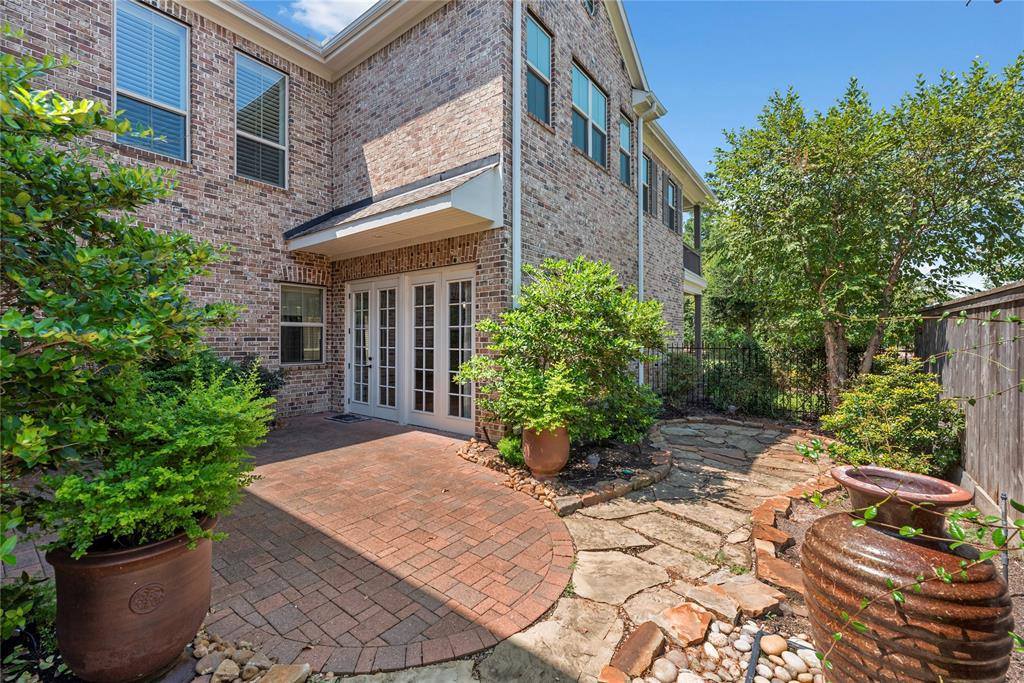 103 Bonnie Ridge Circle, Shenandoah, TX 77384