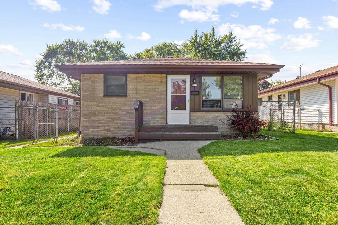 5723 N 98th STREET, Milwaukee, WI 53225