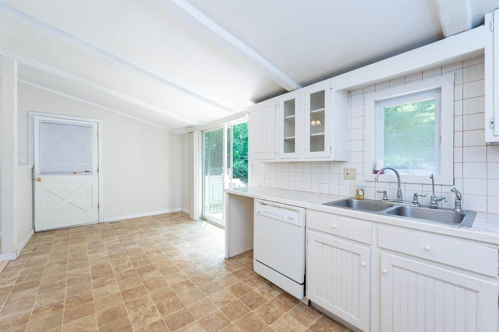 66 Chester Road, Derry, NH 03038