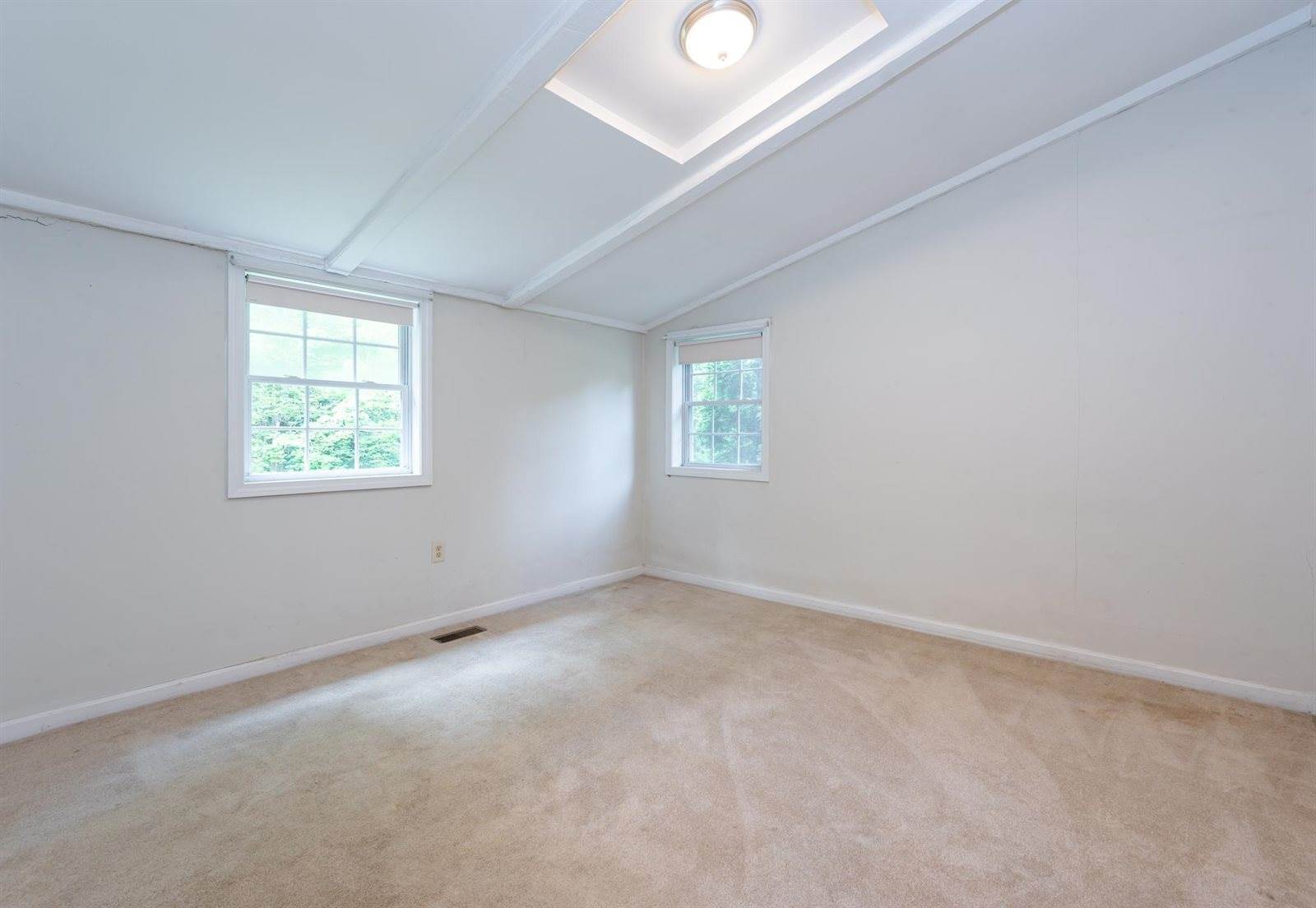 66 Chester Road, Derry, NH 03038