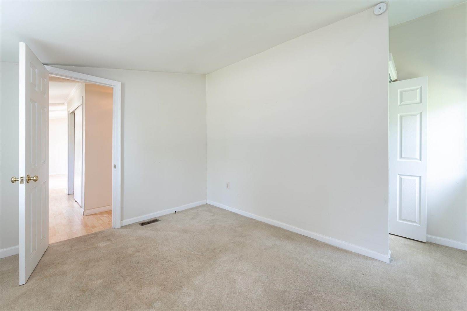 66 Chester Road, Derry, NH 03038