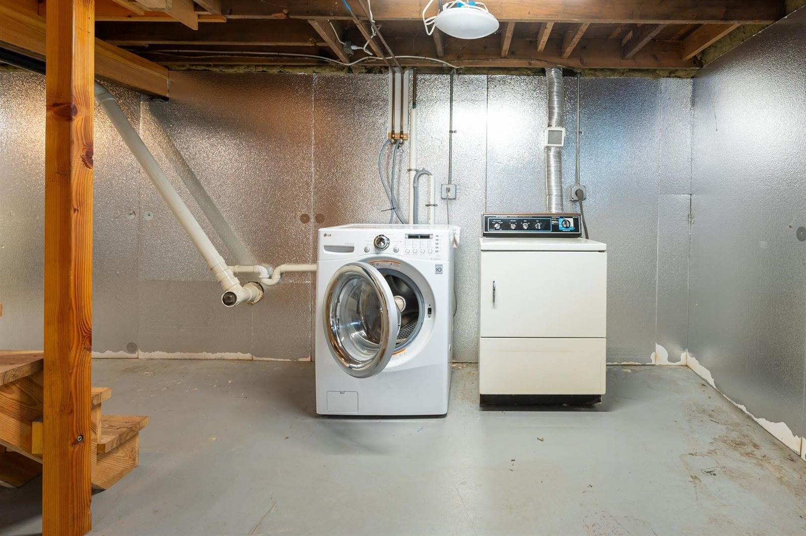 66 Chester Road, Derry, NH 03038