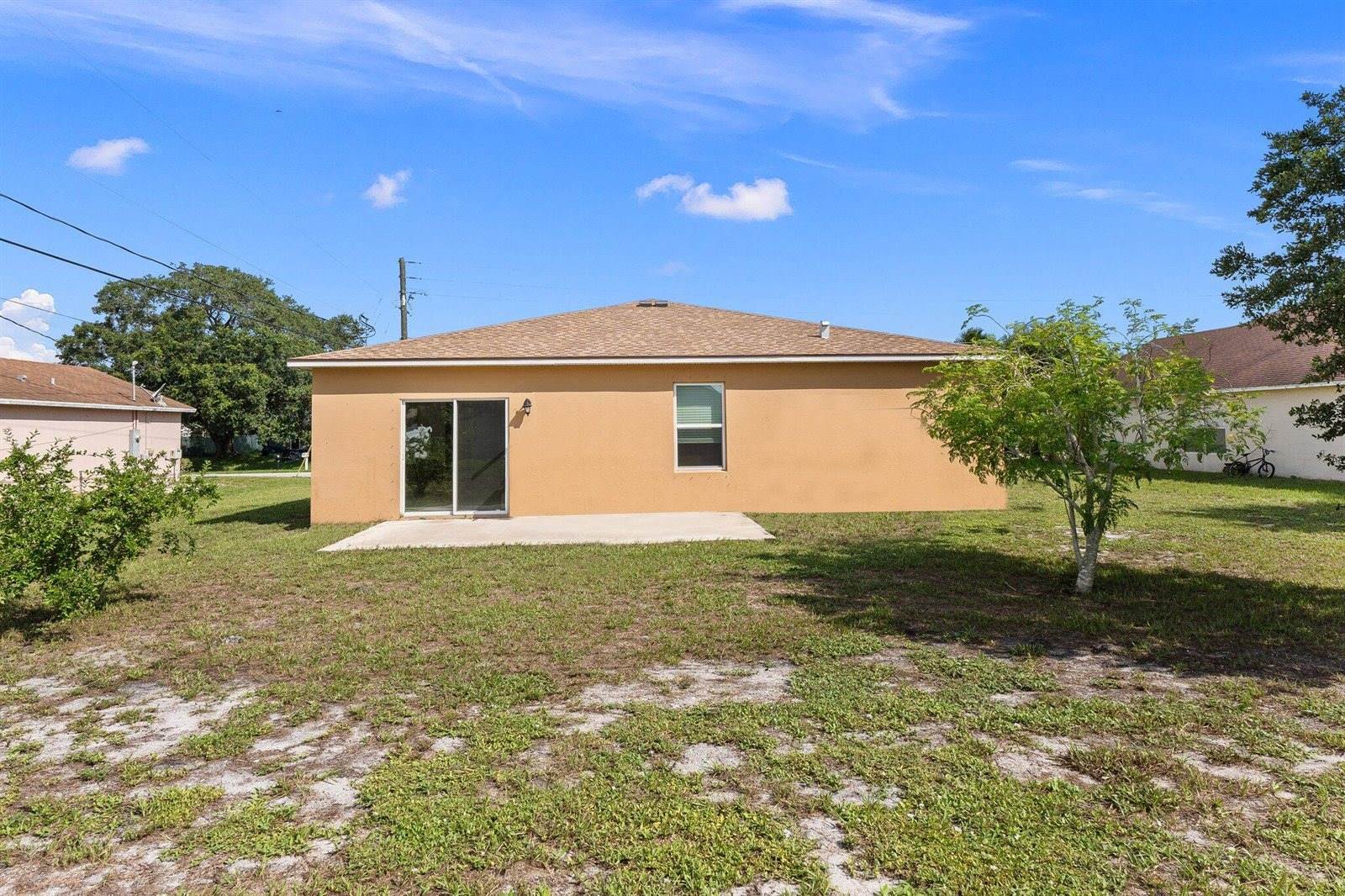 950 SW Longfellow Road, Port Saint Lucie, FL 34953