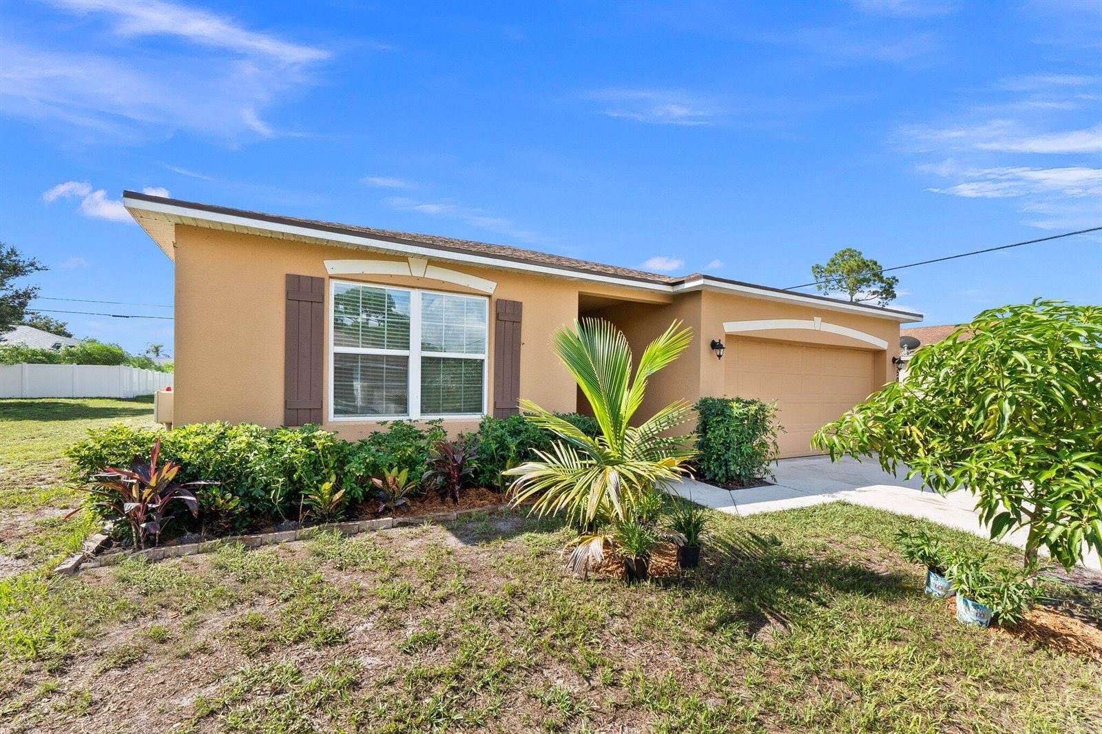 950 SW Longfellow Road, Port Saint Lucie, FL 34953