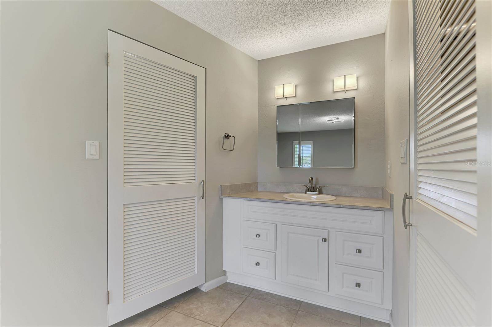 5537 Bountiful Drive, Sarasota, FL 34233