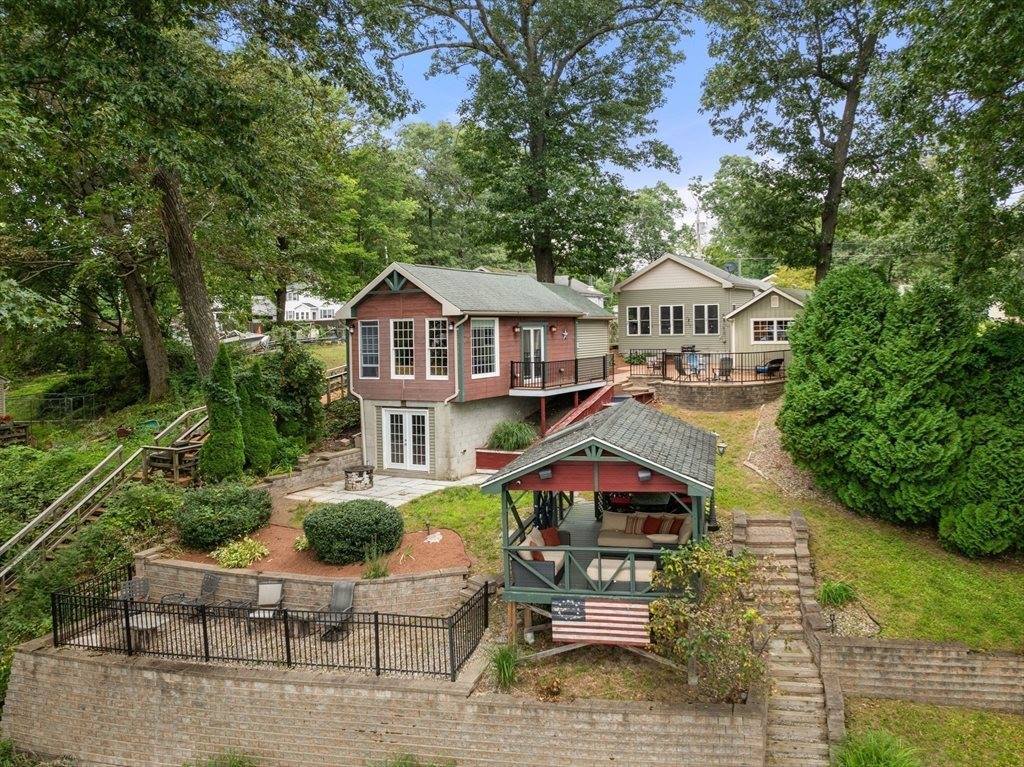 115 North Lake Avenue, Southwick, MA 01077