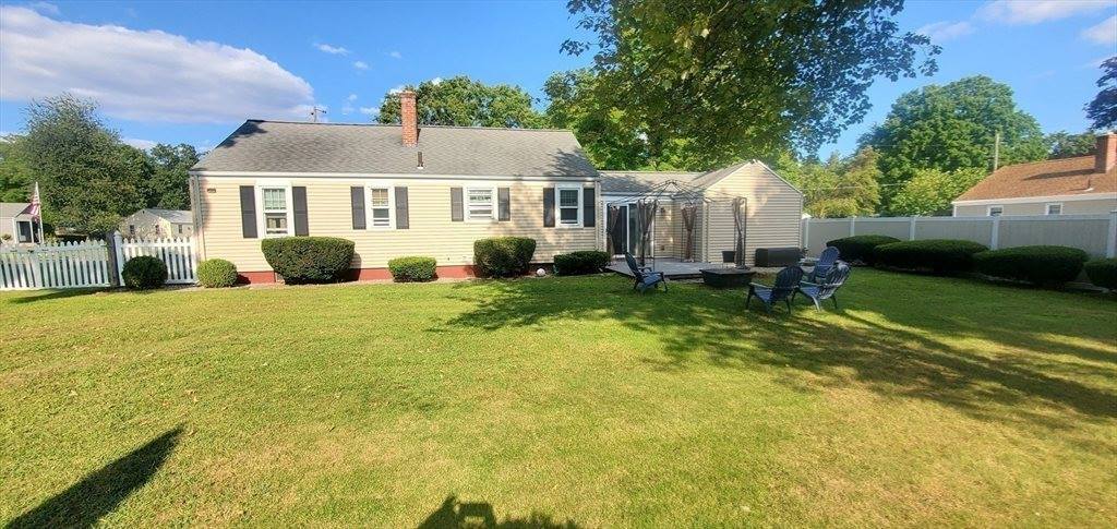 14 Brookside Circle, Springfield, MA 01129