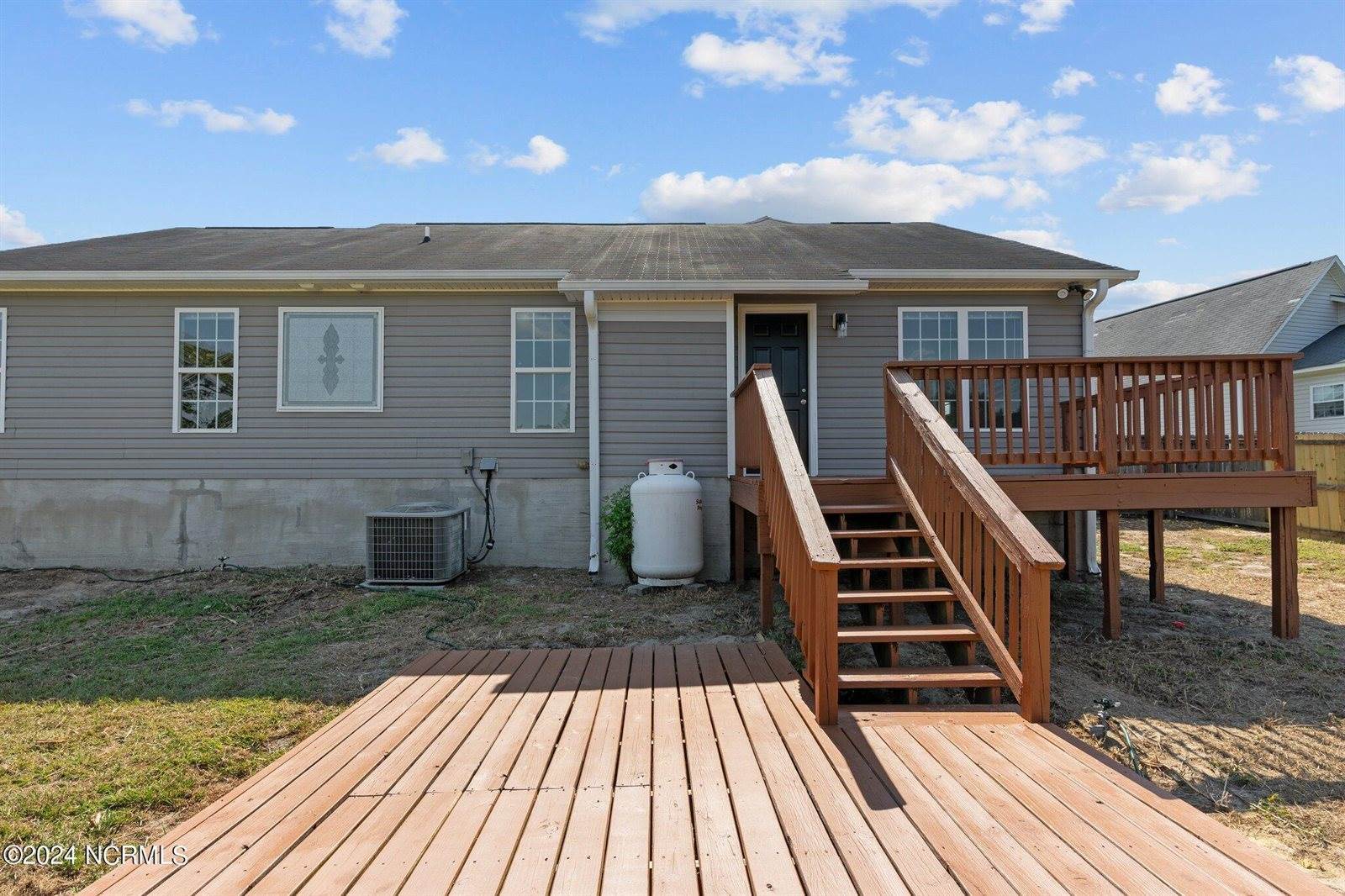 580 Copper Creek Drive, Raeford, NC 28376