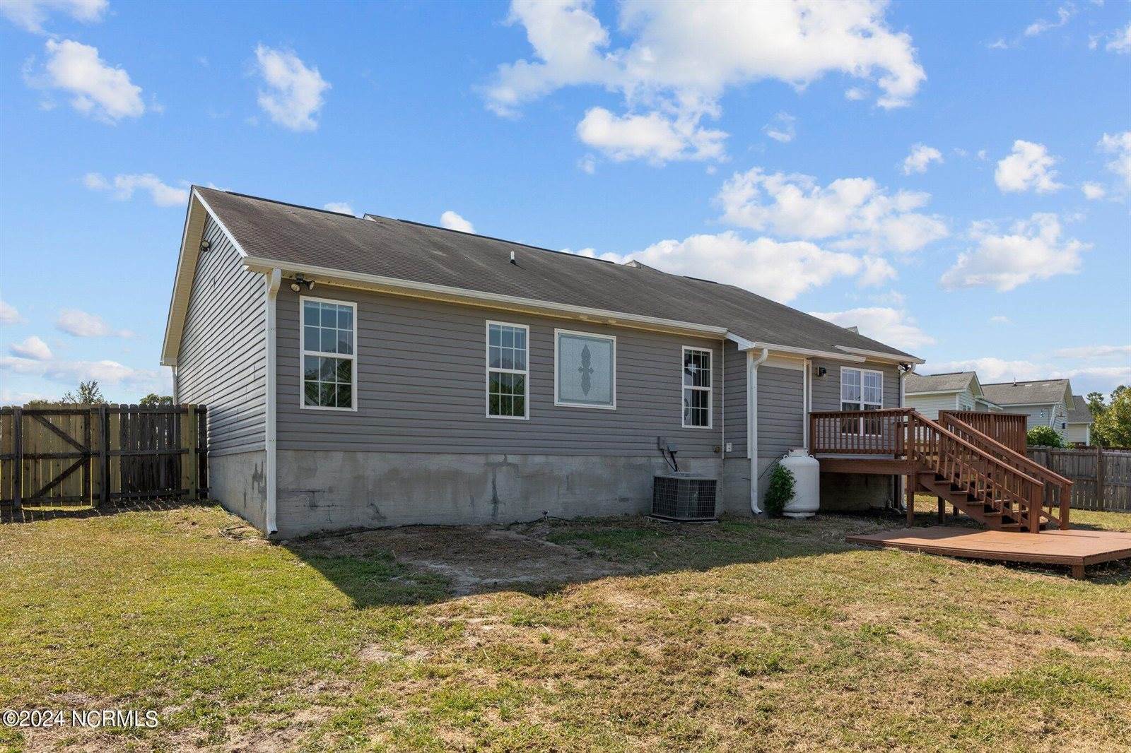 580 Copper Creek Drive, Raeford, NC 28376