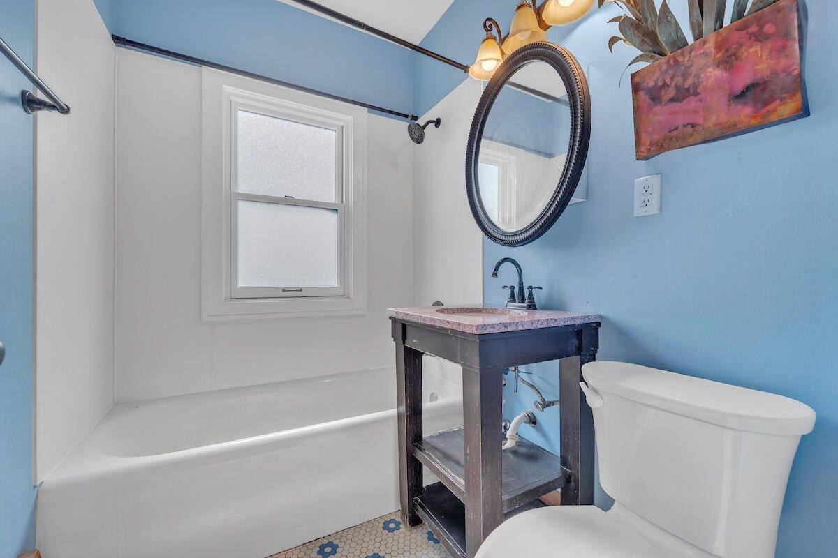 3834 North 11th St, Milwaukee, WI 53206