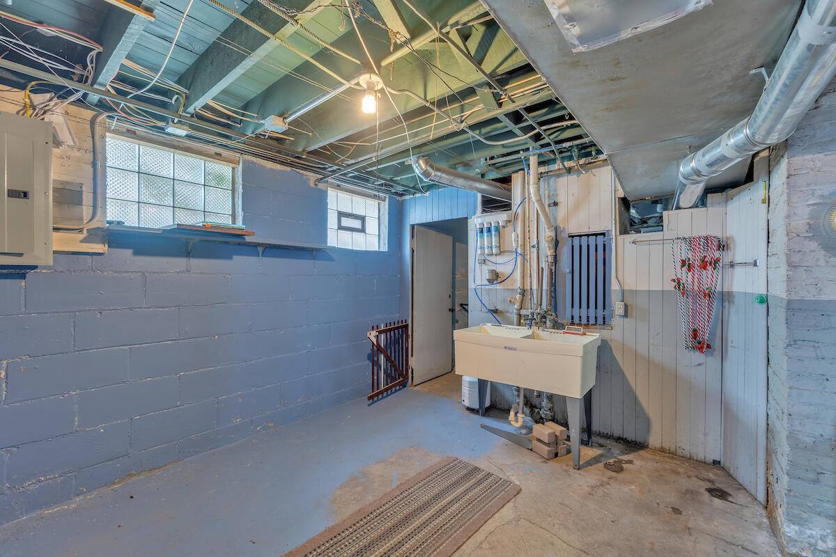 3834 North 11th St, Milwaukee, WI 53206