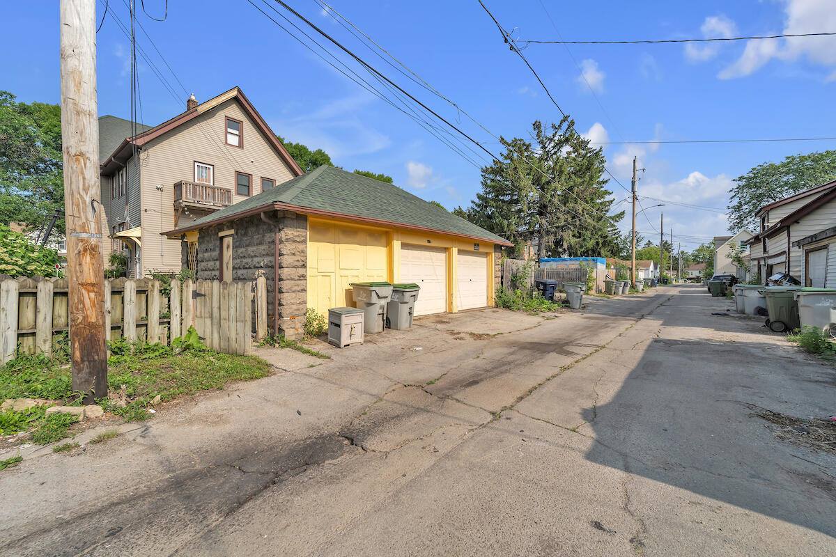 3834 North 11th St, Milwaukee, WI 53206