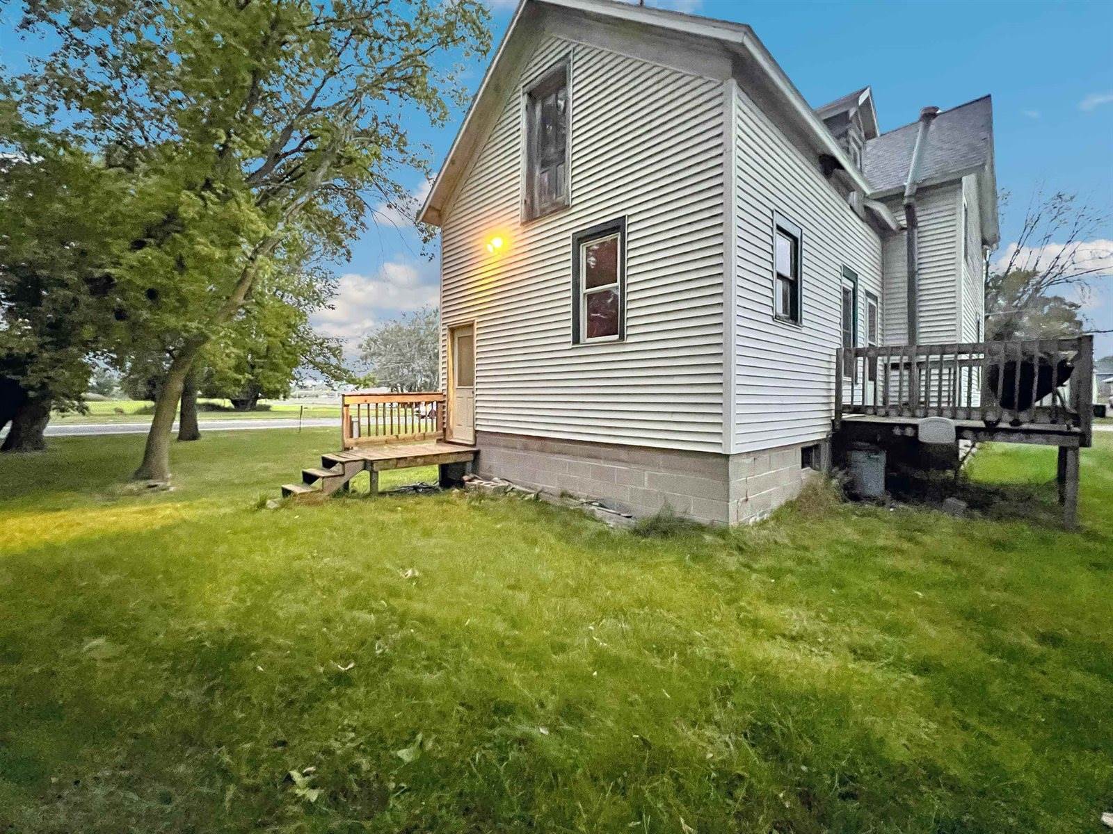 915 6TH Avenue, Menominee, MI 49858