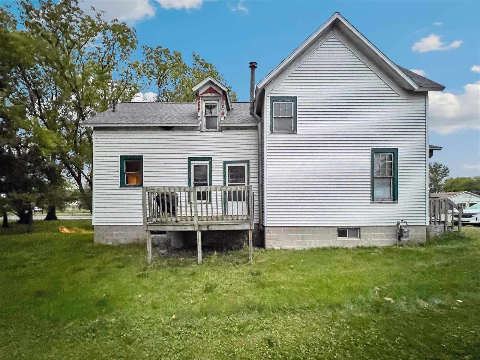 915 6TH Avenue, Menominee, MI 49858