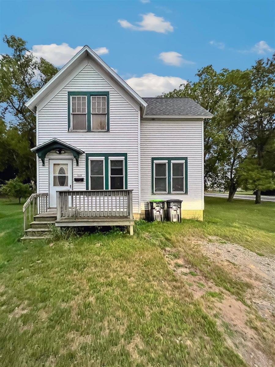 915 6TH Avenue, Menominee, MI 49858