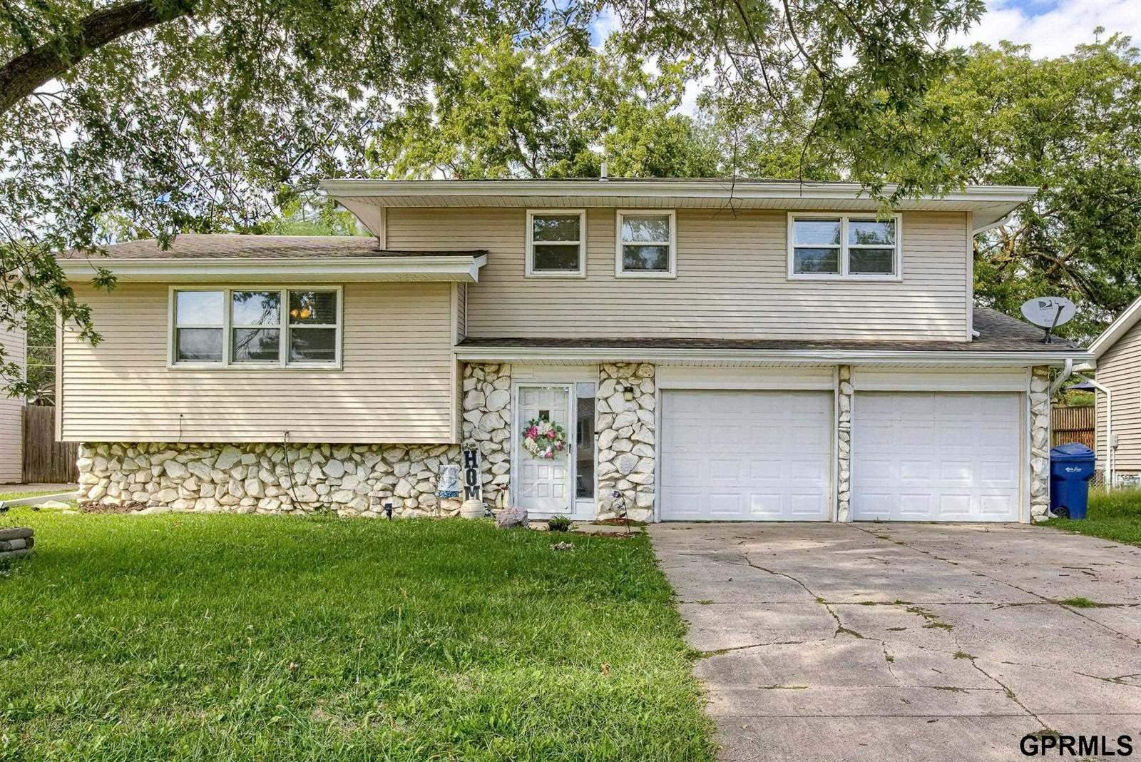 2518 Childs Road West, Bellevue, NE 68147