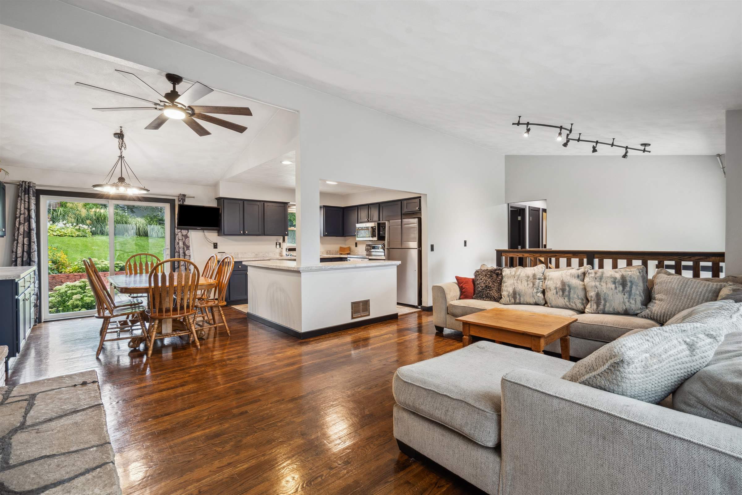 3549 Lynbrook Dr NE, Cedar Rapids, IA 52402