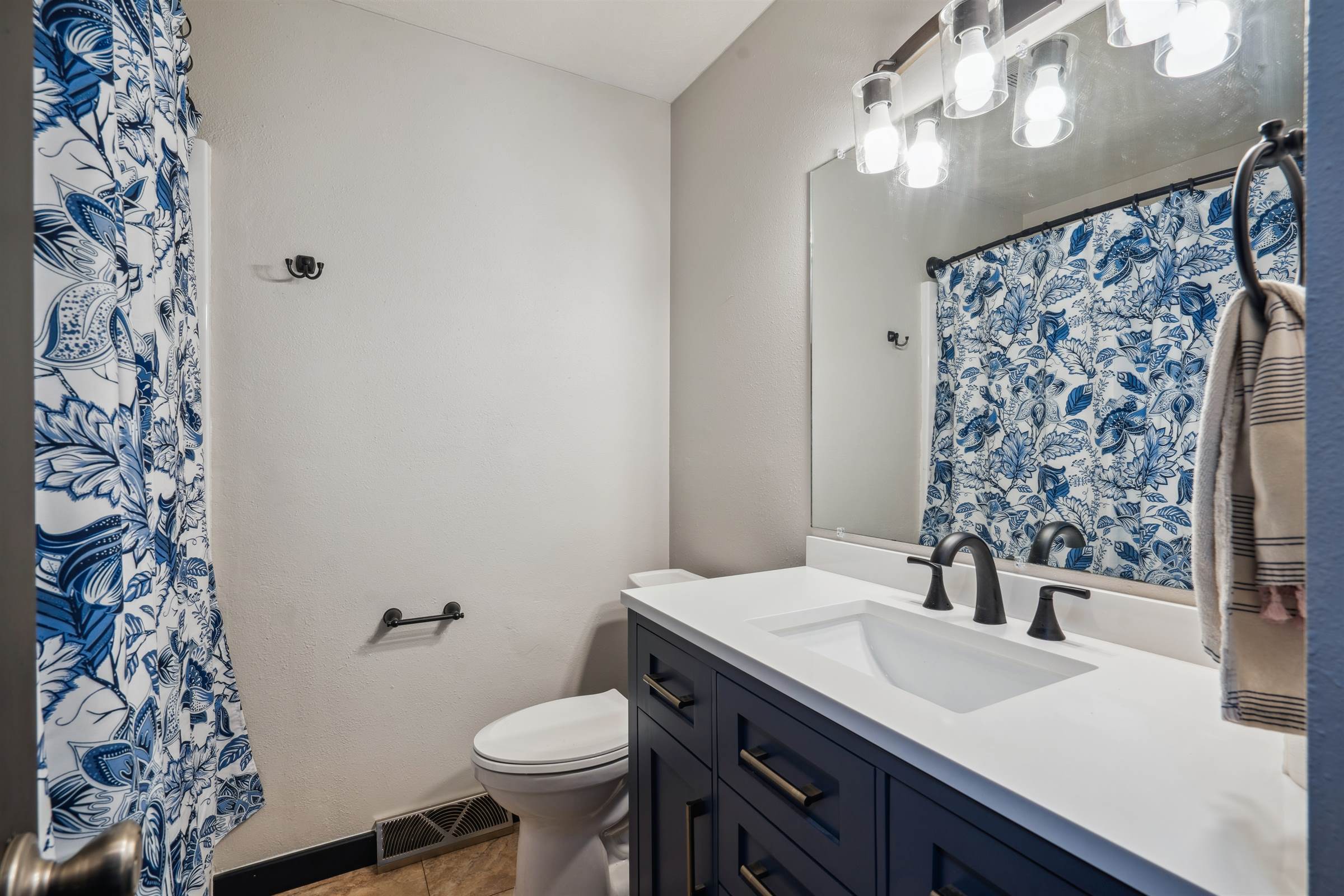 3549 Lynbrook Dr NE, Cedar Rapids, IA 52402