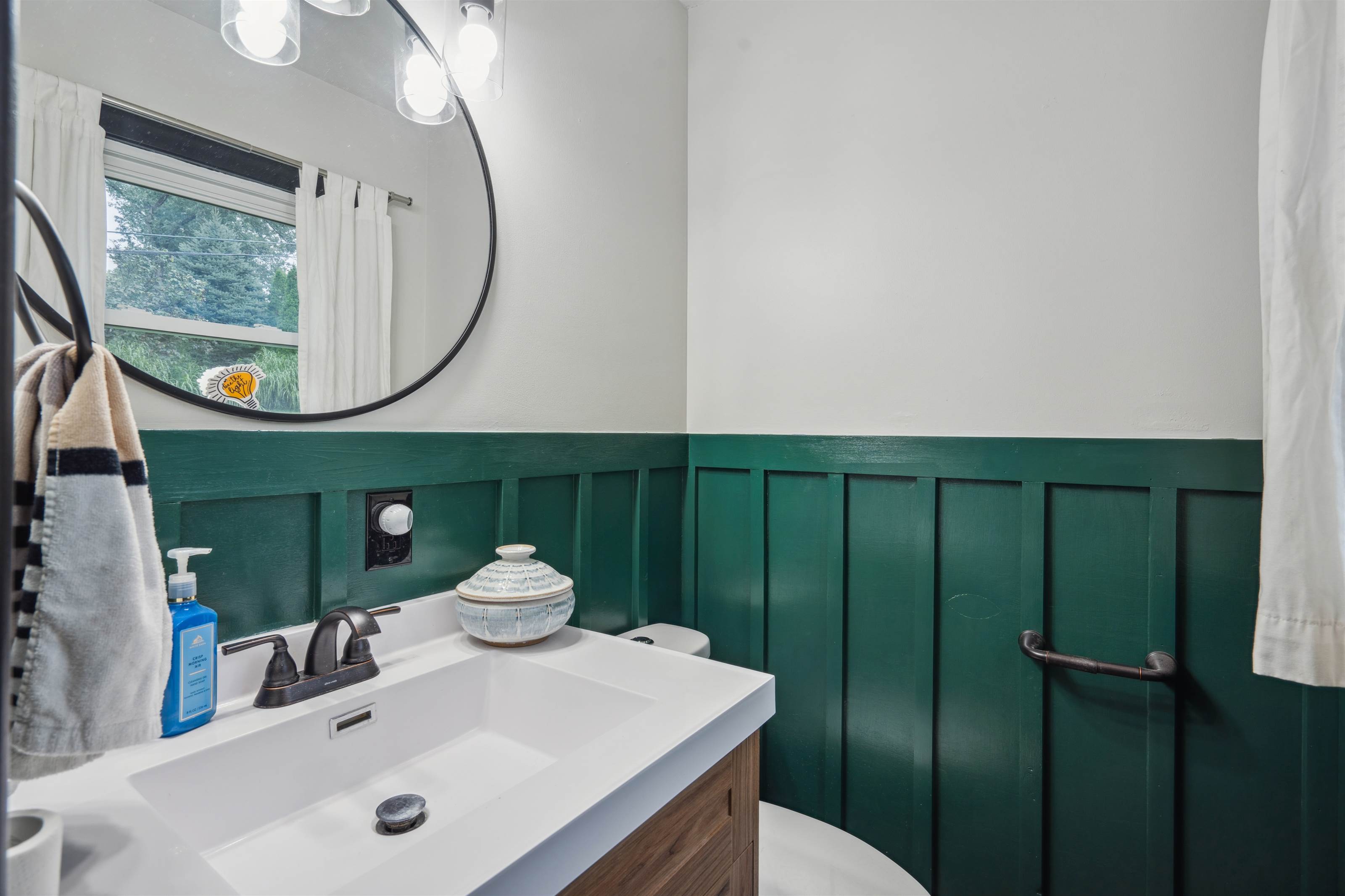 3549 Lynbrook Dr NE, Cedar Rapids, IA 52402