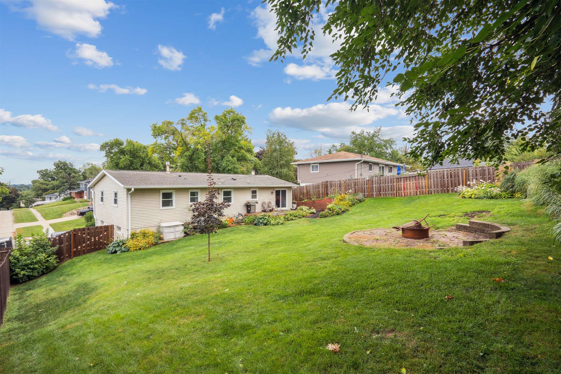 3549 Lynbrook Dr NE, Cedar Rapids, IA 52402