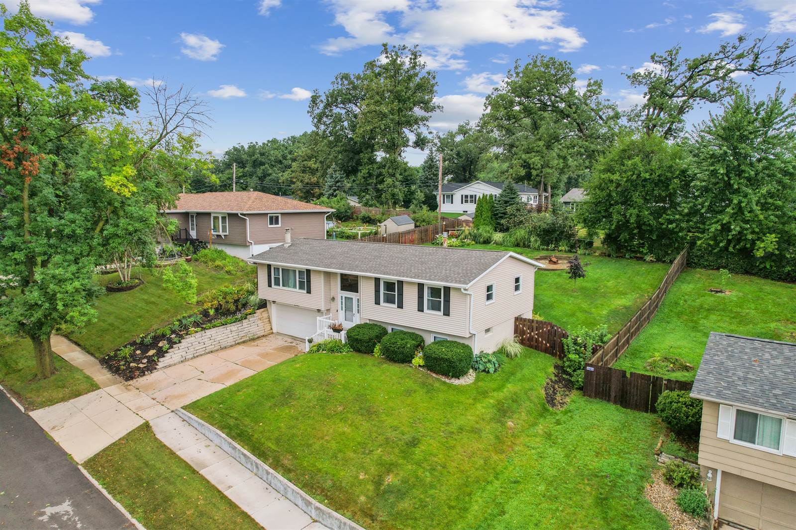 3549 Lynbrook Dr NE, Cedar Rapids, IA 52402