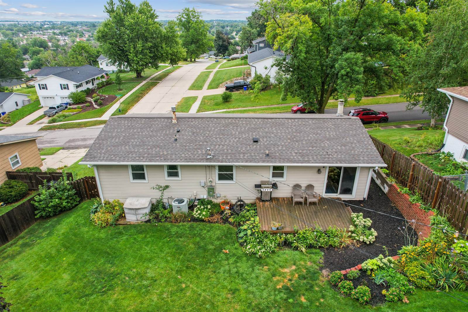 3549 Lynbrook Dr NE, Cedar Rapids, IA 52402