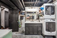 3549 Lynbrook Dr NE, Cedar Rapids, IA 52402