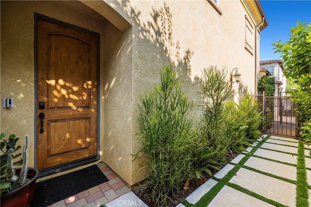 7201 Zelzah Avenue, Reseda, CA 91335