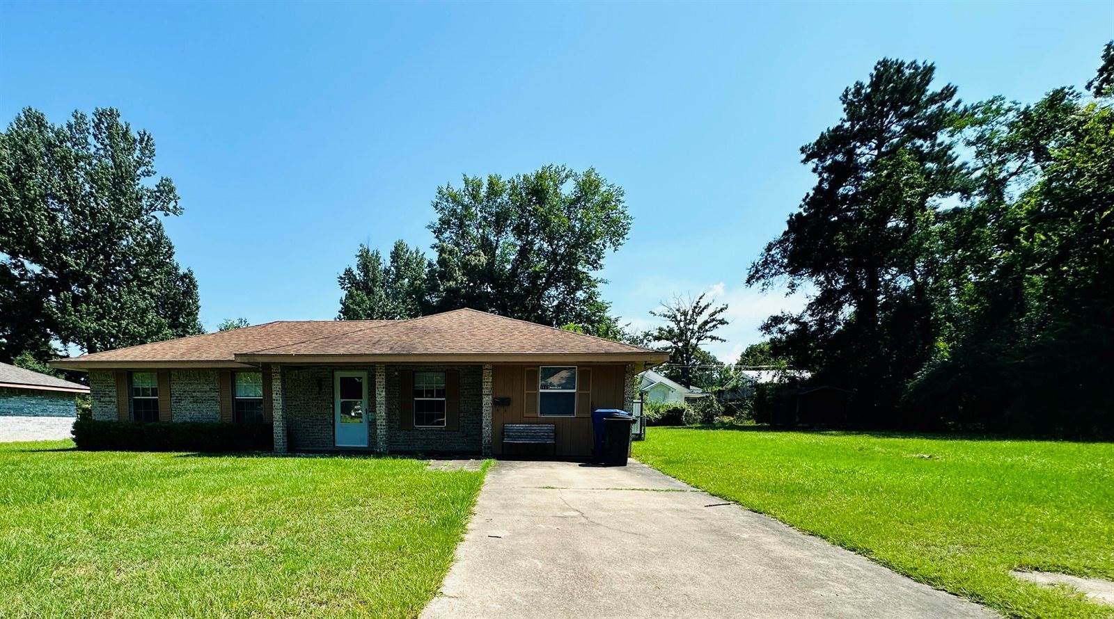 2113 Douglas St, Leesville, LA 71446