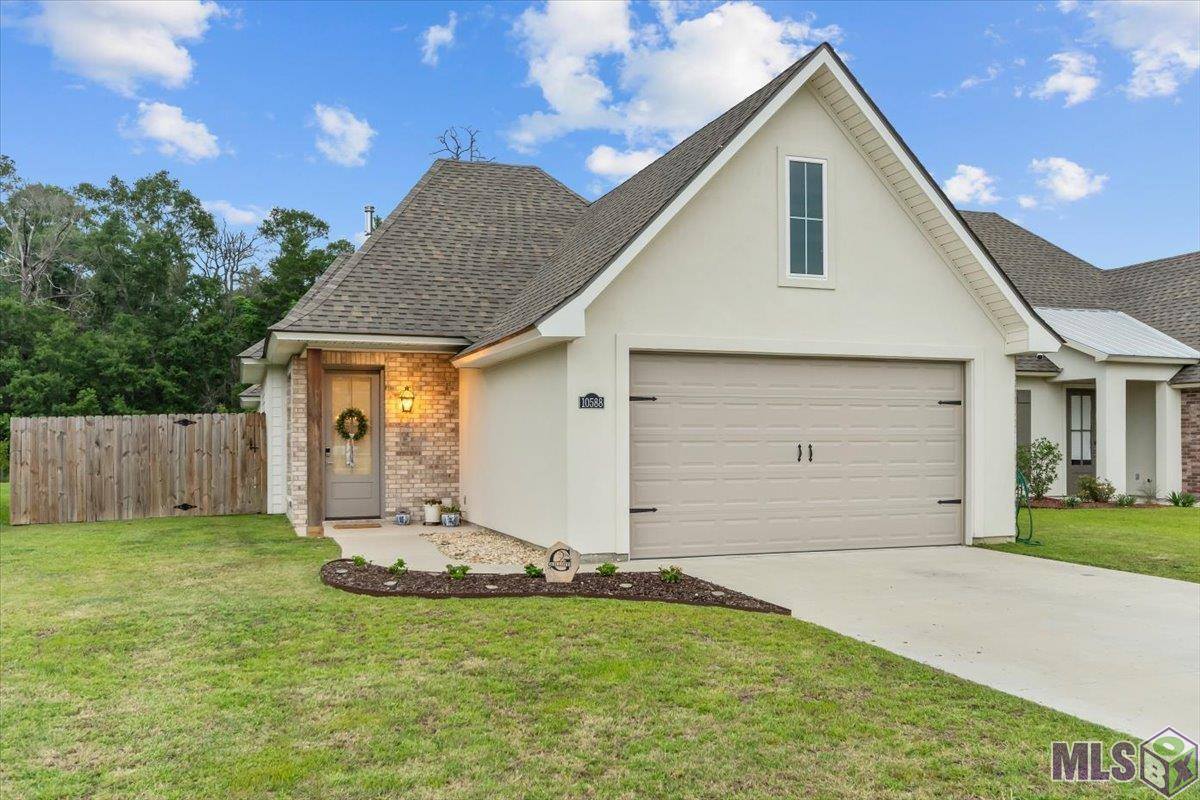 10588 Highland Lakes Dr, Denham Springs, LA 70726