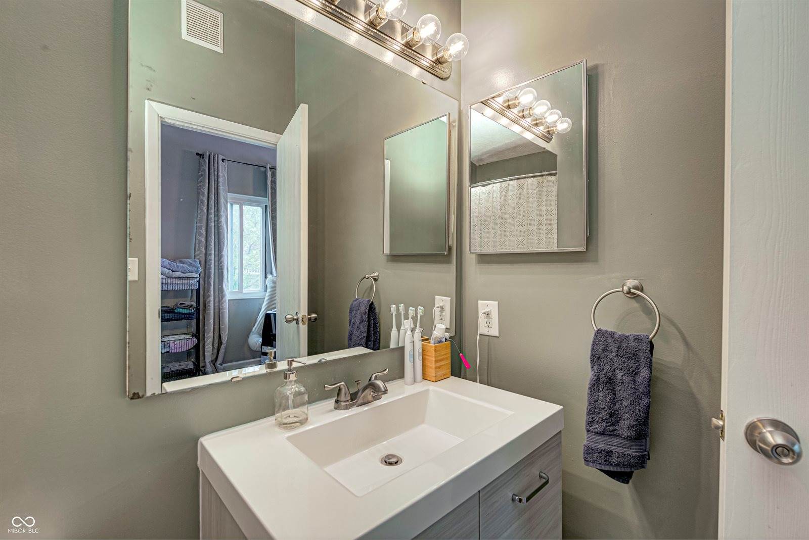 4391 Village Parkway Circle West, Indianapolis, IN 46254