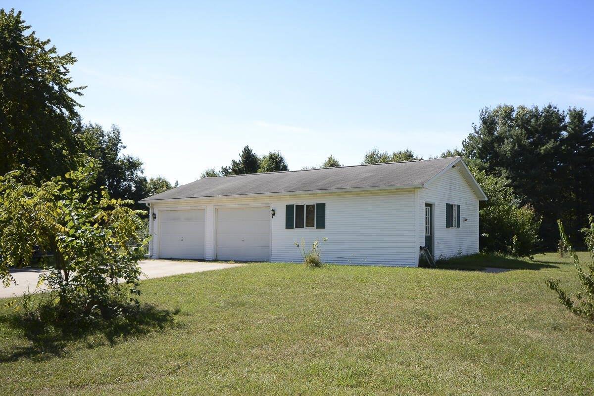 22205 60th Avenue, Mattawan, MI 49071