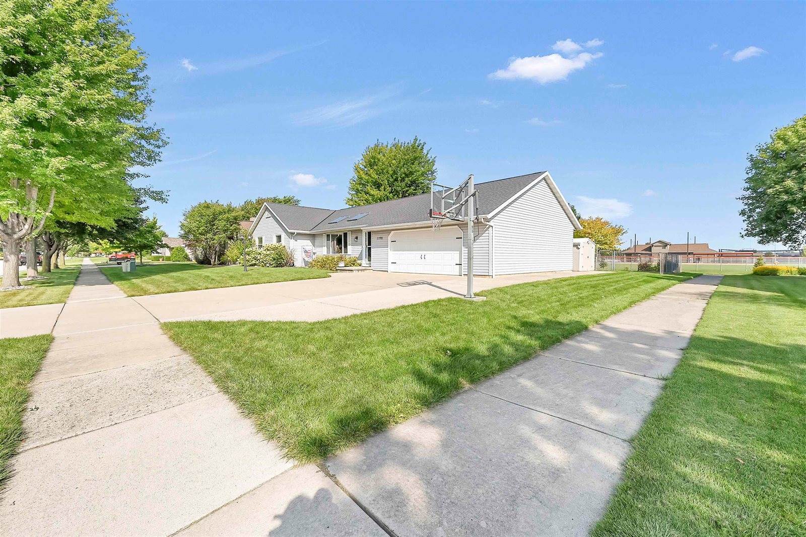 1198 Meadow View Lane, De Pere, WI 54115